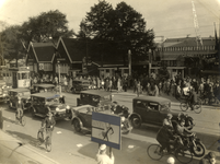 807352 Afbeelding van de verkeersdrukte op het Vredenburg te Utrecht, tijdens de 25ste Jaarbeurs.